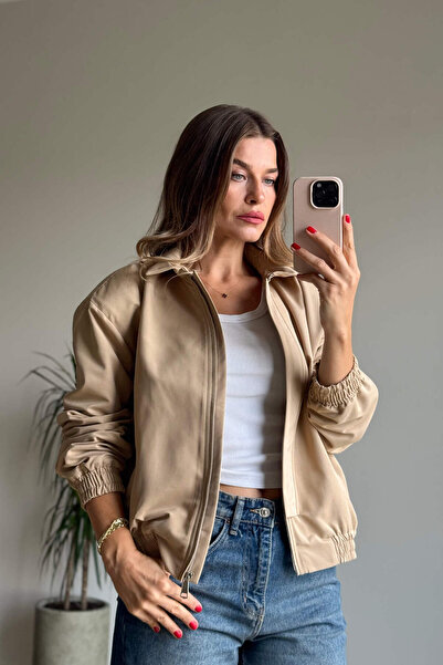 Sue Store Jachetă bomber impermeabilă, căptușită cu fermoar, cu talie elastică, bej