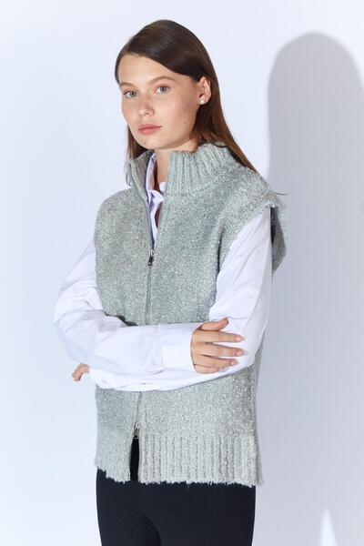 TENA Women's Gray Zippered Boucle Vest