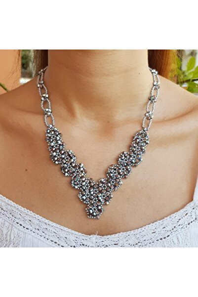 Handmade By HLY Abiye Tasarım Gümüş Rengi El Örgüsü Kristal Taş Detaylı Kolye