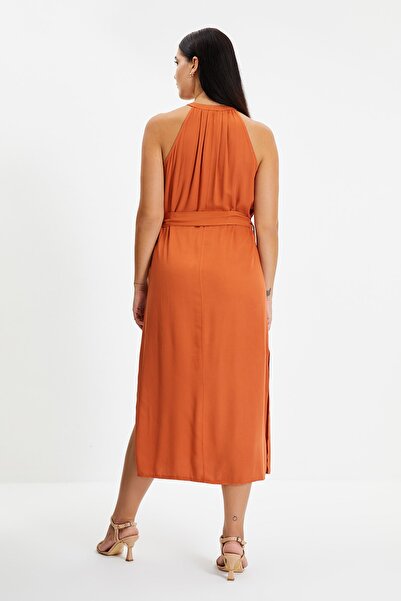 Trendyol Collection Cinnamon Belted Převládající límec Midi Woven Košilové šaty TWOSS19XM0112