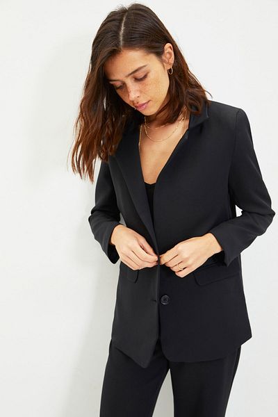 Trendyol Collection Schwarze, gefütterte, geknöpfte, gewebte Blazerjacke TWOAW22CE0046