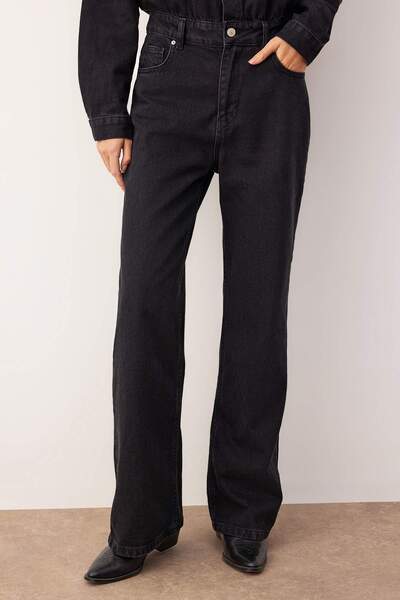 Trendyol Collection Μαύρο πουκάμισο με γιακά με φαρδύ τζιν φόρμα TWOAW26TU00002