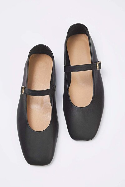 TRENDYOL SHOES Schwarze Damen-Ballerinas aus echtem Leder mit quadratischer Zehenpartie TAKAW26BE00009