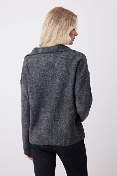 Trendyol Collection Pulover antracit cu textura moale, cu decolteu în V, tricotaj largi TWOAW26KZ00220