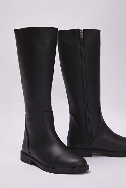 TRENDYOL SHOES Schwarze Damenstiefel mit Conch-Reißverschluss und flachem Absatz 
 TAKAW26CZ00014 aus Englisch ins Deutsche.