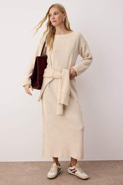 Trendyol Collection Stein Gerade Maxi Basic Oversize Boot-Ausschnitt Strickkleid Langes Kleid TWOAW26EL00151