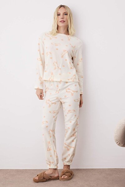 Trendyol Collection Ecru Rabbit Patterned Fleece Knitted Pajama Set Thmaw26Pt00085