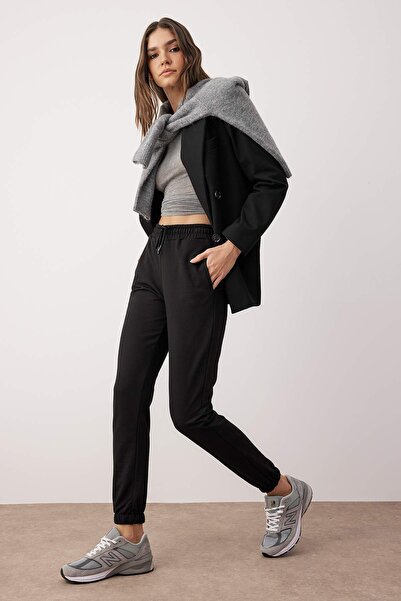 Trendyol Collection Schwarze Basic Jogger Slim Strick-Jogginghose TWOAW21EA0194