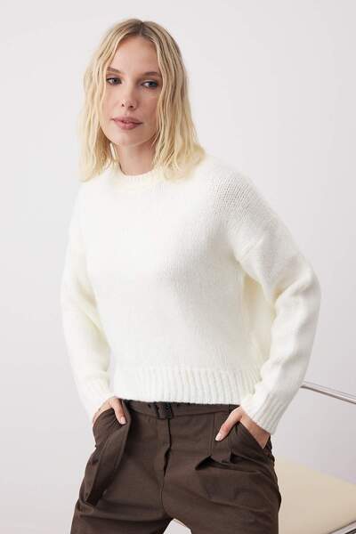 Trendyol Collection Missing Wide Fit Strickwaren mit weicher Struktur, TWOAW23KZ00185