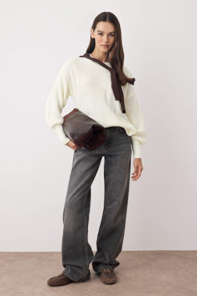 Trendyol Collection Ecrufarbener Strickpullover mit weiter Passform - TWOAW23KZ01448