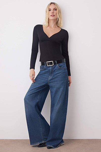 Trendyol Collection Black Fitted/Slim Fit Gather/Drape Detail V Neck Stretchy Knitted Blouse Twoaw26Bz00204