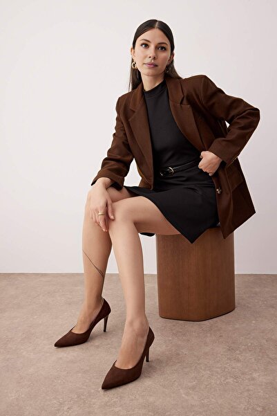 TRENDYOL SHOES Дамски обувки на висок ток от тъмнокафяв велур с остър връх 
TAKAW26TO00005