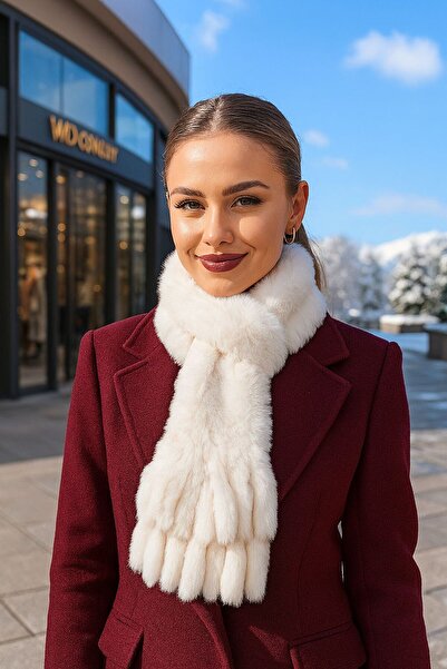 Axesoire 14695 Біла плюшева шарф з бахромою на кінцях