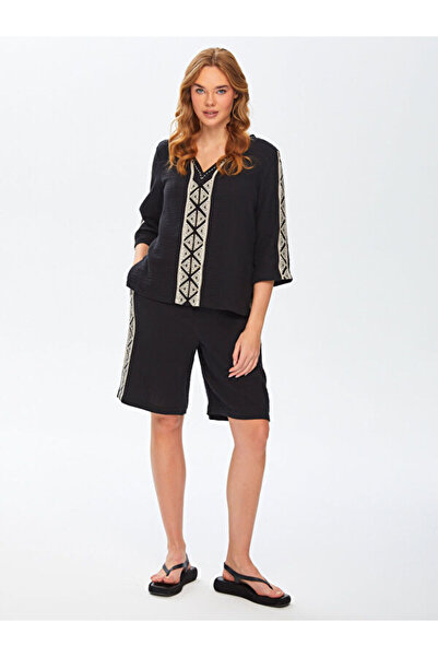Faik Sönmez Resort Baskı Ve Nakış Detaylı Kontrast Yakalı Müslin Bluz 68781