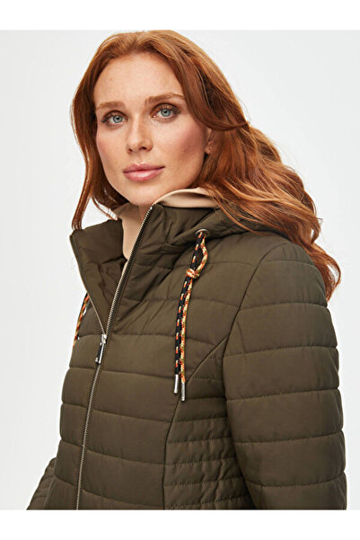 Faik Sönmez İçi Slogan Baskı Detaylı Renkli Kordonlu Kapitone Mont 69436