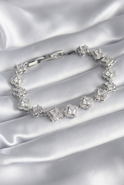 ewoman سوار نسائي من النحاس الفضي اللون بحجر الزركون البرسيم موديل VIP Series...