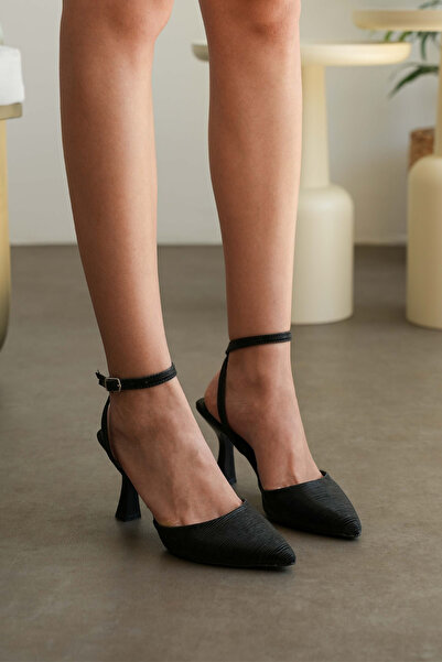 Savves Kadın Simli Siyah Bantlı Topuklu Ayakkabı