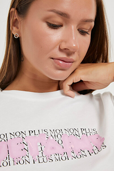 Arma Life Women's Text Printed Crew Neck White Loose T-Shirt