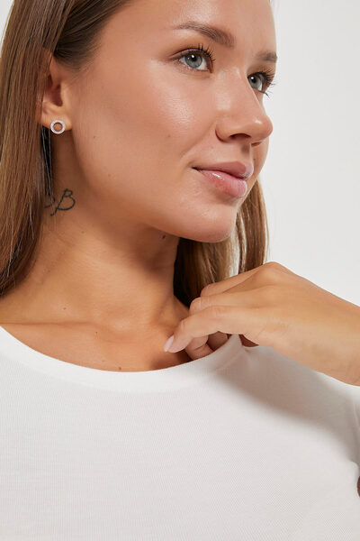 Arma Life Women's Crew Neck Short Sleeve Tight White Crop Body