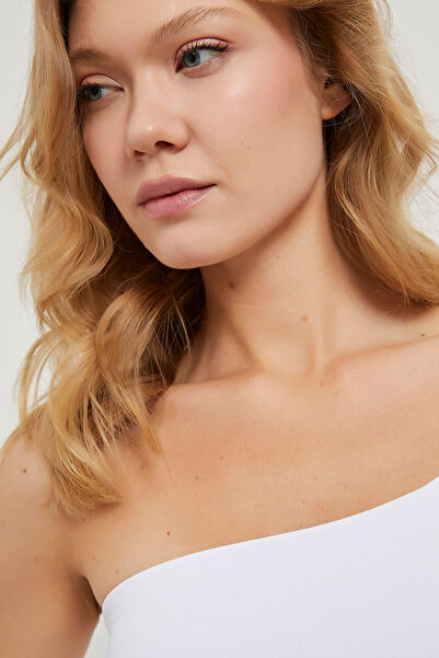 Arma Life Γυναικείο μονόχρωμο λευκό κορμάκι με ανοιχτό ώμο και στενή εφαρμογή