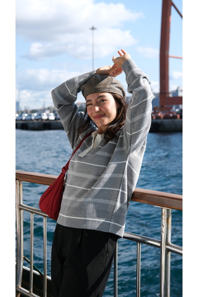 Butik سترة تريكو مخططة بثلاثة أزرار من Una fiaba باللون الرمادي