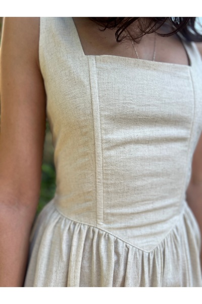 Tfifty Rochie romantică cu corset și fante.