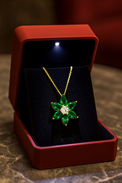 KAR DİAMOND 14 Ayar Altın Zincirli Yeşil Zümrüt Taşlı Yıldız Çiçeği Kolye Kad...