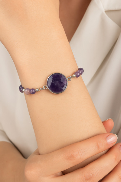 LOVELOTUS سوار من حجر الجمشت الطبيعي بقطع مربع وكرة مع إغلاق بالسلسلة تصميم أنيق