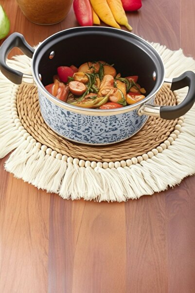 Stil Nord طبق مصنوع من الخيزران ومزين بتفاصيل مكرامية