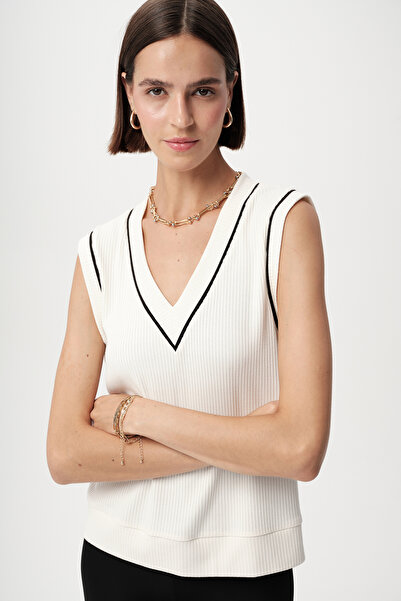 Allyco V Neck Sleeveless Knitted Ecru Blouse