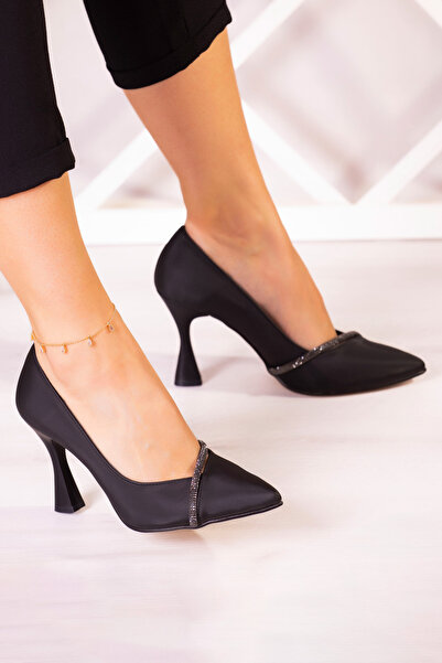 Erkan Saçmacı Roland Siyah Saten Taşlı Sivri Burun İnce Kadeh Topuklu Abiye Ayakkabı