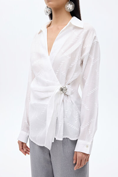Quzu Toka Aksesuarlı Kruvaze Bluz Ekru