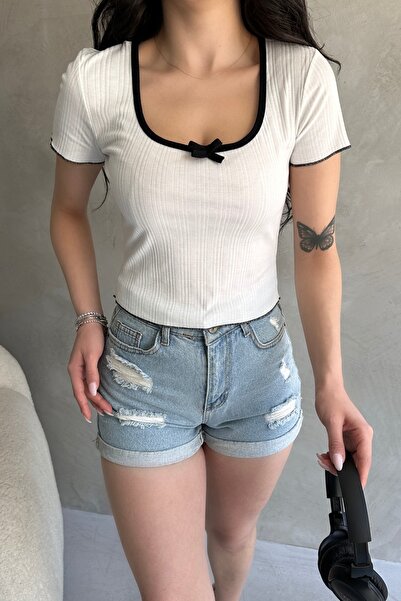 Fav Style Γυναικεία κοντομάνικη μπλούζα με λαιμόκοψη με λεπτομέρεια φιόγκου λευκή