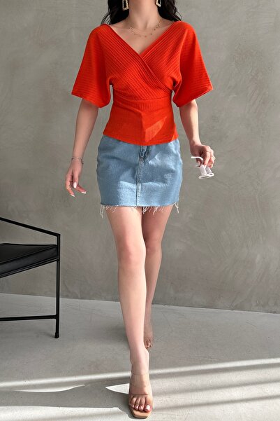 Fav Style Γυναικεία κοντομάνικη μπλούζα με διπλό στήθος με λαιμόκοψη V με λεπτομέρεια σταυρωτής ζώνης πορτοκαλί