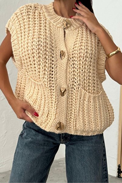 Noi Belis Soft Textured Knitwear Vest with Large Button Detail Aw25Yl0004