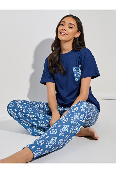 Styli Ikkat Print Pocket T-Shirt and Pyjama Set