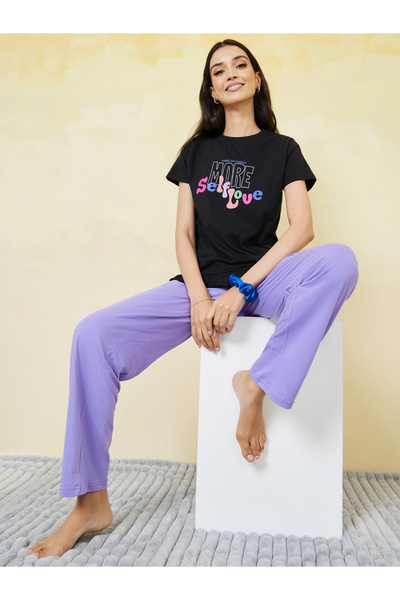 Styli طقم تي شيرت وبيجامة بحاشية مكشكشة من Self Love