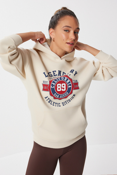 Lovelyİstanbul سويت شيرت محبوك كبير الحجم مطبوع بغطاء للرأس LQB0001 كريمي