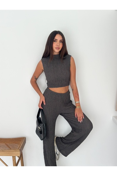 FEWTİNT High Neckline and Sleeveless Crop Blouse. Elastic Waistband. Comfortable Fit Trousers.