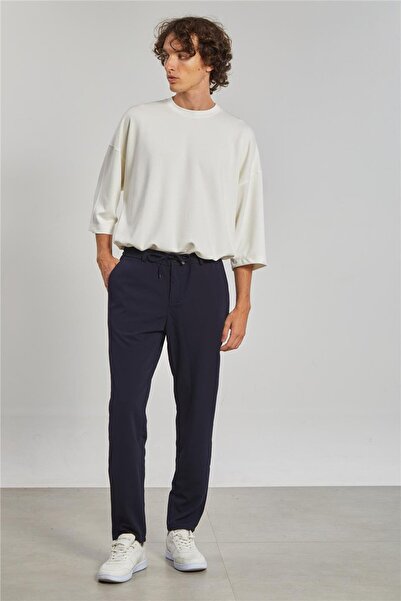 BARRELS AND OIL بنطلون جوجر بجيب فليتو للرجال - أزرق داكن