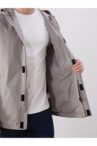 LC Waikiki Shining Store'dan Işıltılı Seçimler | Standart Kalıp Kapüşonlu Erkek Mont