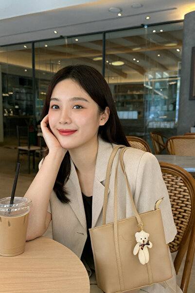 ESTUTE حقيبة كتف نسائية بتفاصيل ساحرة وجذابة