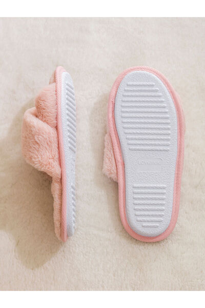 LC Waikiki Shining Store'dan Işıltılı Seçimler | Çapraz Bantlı Kadın Ev Terliği