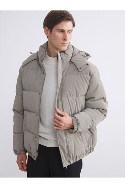 LC Waikiki Λαμπερές επιλογές από το Shining Store |   Ανδρικό πουπουλένιο παλτό Comfortable Fit με κουκούλα