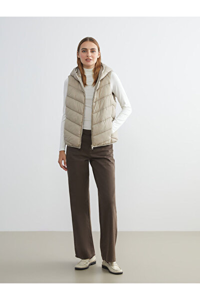 LC Waikiki Γυναικείο φουσκωτό γιλέκο με κουκούλα σε μπεζ χρώμα