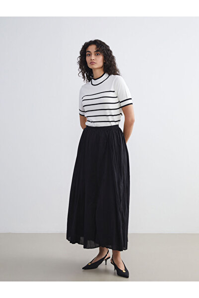 LC Waikiki Lasă-ne să șimbulim stilul tău |   Pulover tricotat pentru femei cu guler înalt și dungi