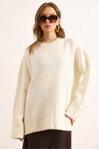 Olalook Women's Ecru Crew Neck Thick Banded Oversize Knitwear Sweater Kzk-19000988