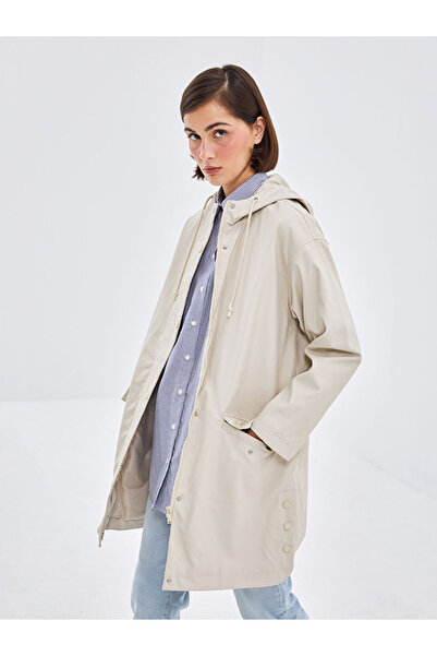 LC Waikiki Λαμπερές επιλογές από το Shining Store |   Γυναικείο απλό αδιάβροχο με κουκούλα