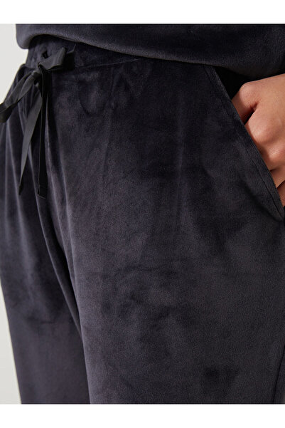 LC Waikiki Shining Store'dan Işıltılı Seçimler | Beli Lastikli Kadife Kadın Jogger Pijama Altı