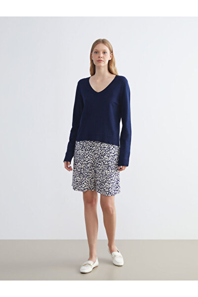 LC Waikiki الموسم الجديد من ملابس GULIS: شورت نسائي مخطط باللون الأزرق الداكن...